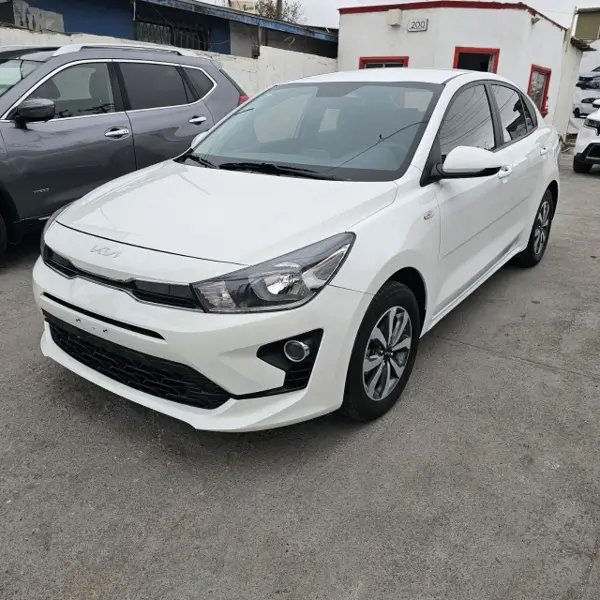 Kia Rio LX 2023, color Blanco, 52,000 km, Seminuevos Baja