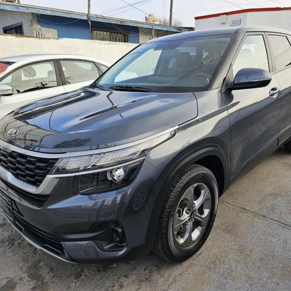 Kia Seltos EX 2022, color Gris, 54,681 km, en Seminuevos Baja