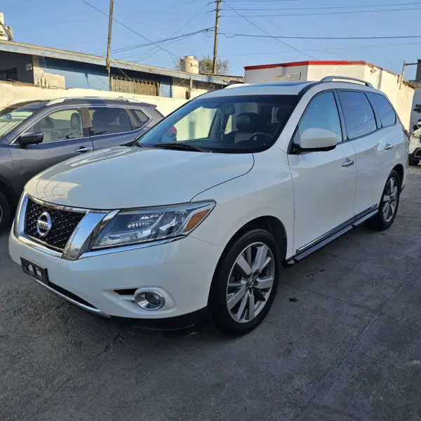 Nissan Pathfinder Exclusive 2014, color Blanco, 147,773 km, Seminuevos Baja